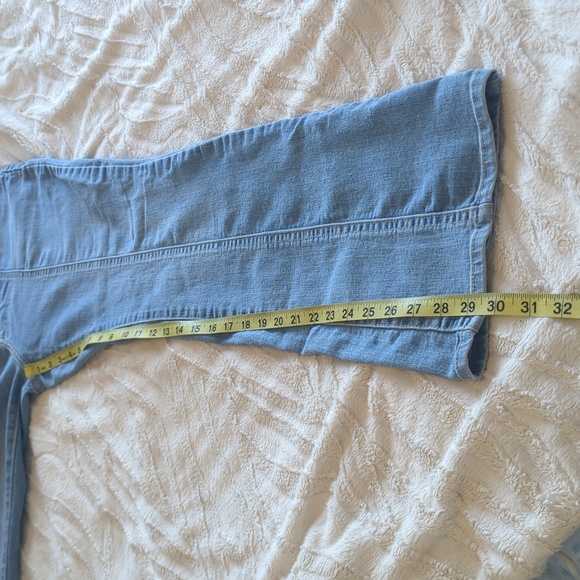 Like New Levi High Rise Bootcut - Picture 8 of 8